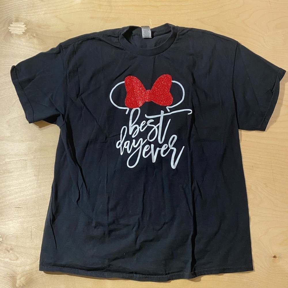 Black Shirt with Red Bow Design on Gildan Tag XL (DX)